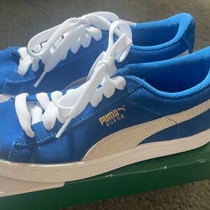 Suede Jr. Puma gym shoes